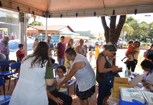 Ação na Praça São Sebastião consegue imunizar 390 pessoas contra a Influenza
