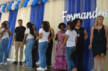 Foto relacionada - Guaíra celebra com alegria as crianças que se formam