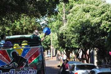 Foto - Distribuição de Bolas Natal 2025