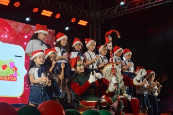 Foto relacionada - Luzes do Natal Encantado iluminaram os corações de Guaíra