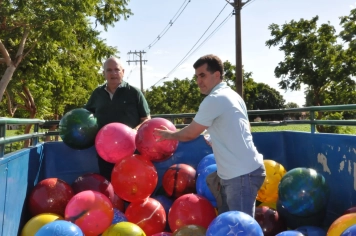Foto - Distribuição de Bolas Natal 2025