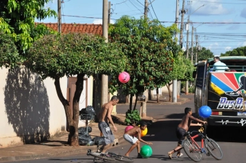 Foto relacionada - Prefeitura leva magia do Natal para os bairros da cidade