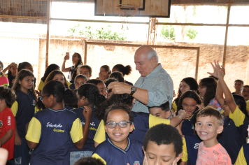 Distribuição de Ovos de Páscoa prossegue nas escolas municipais de Guaíra