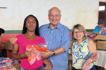 Prefeitura entrega uniformes para Trabalho Cidadão