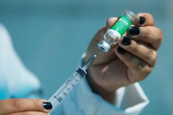 Termina em fevereiro prazo para trabalhadores da Saúde e jovens tomar a vacina contra a meningite