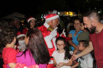 Papai Noel chega e traz o clima de Natal