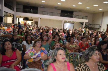 Palestra de Diogo Almeida faz sucesso entre os profissionais da rede municipal de educação