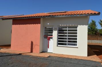 CDHU entrega chaves e  contratos das 102 casas