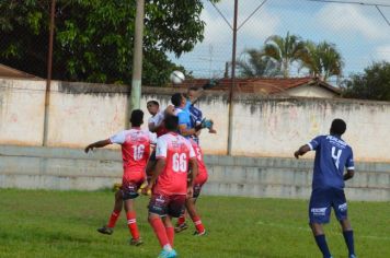 Jogos animados no Futebol Society Bola 9 de domingo