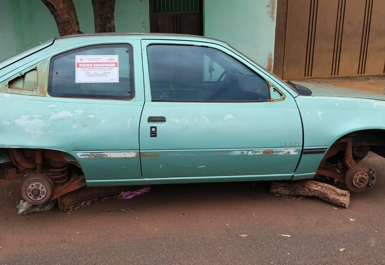 Prefeitura de Guaíra intensifica operação contra veículos abandonados nas vias públicas