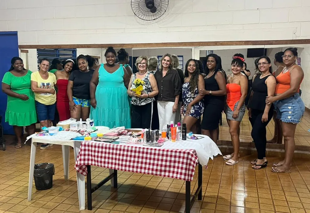 Guaíra conclui curso de maquiagem para Beleza Negra