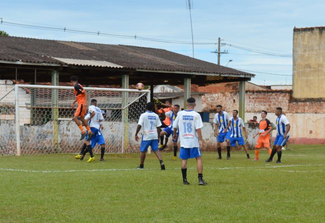 Duas goleadas marcam a rodada do Society Bola 9