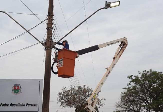 Prefeitura conclui troca da iluminação da Avenida Padre Agostinho Ferrero