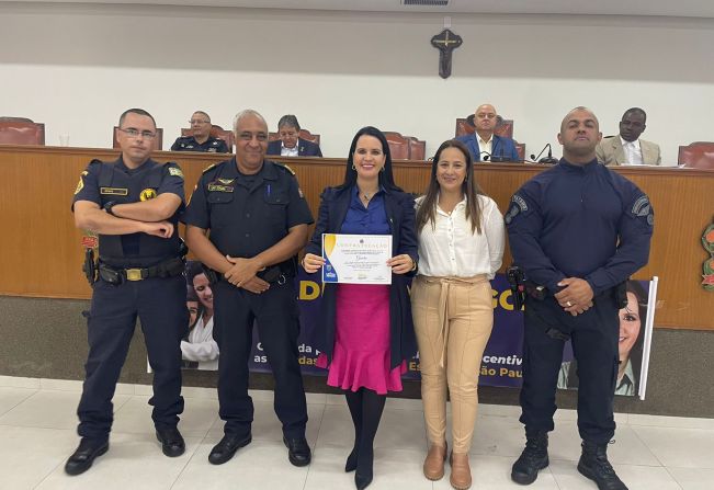 GCM recebe homenagem e se encontra com deputada