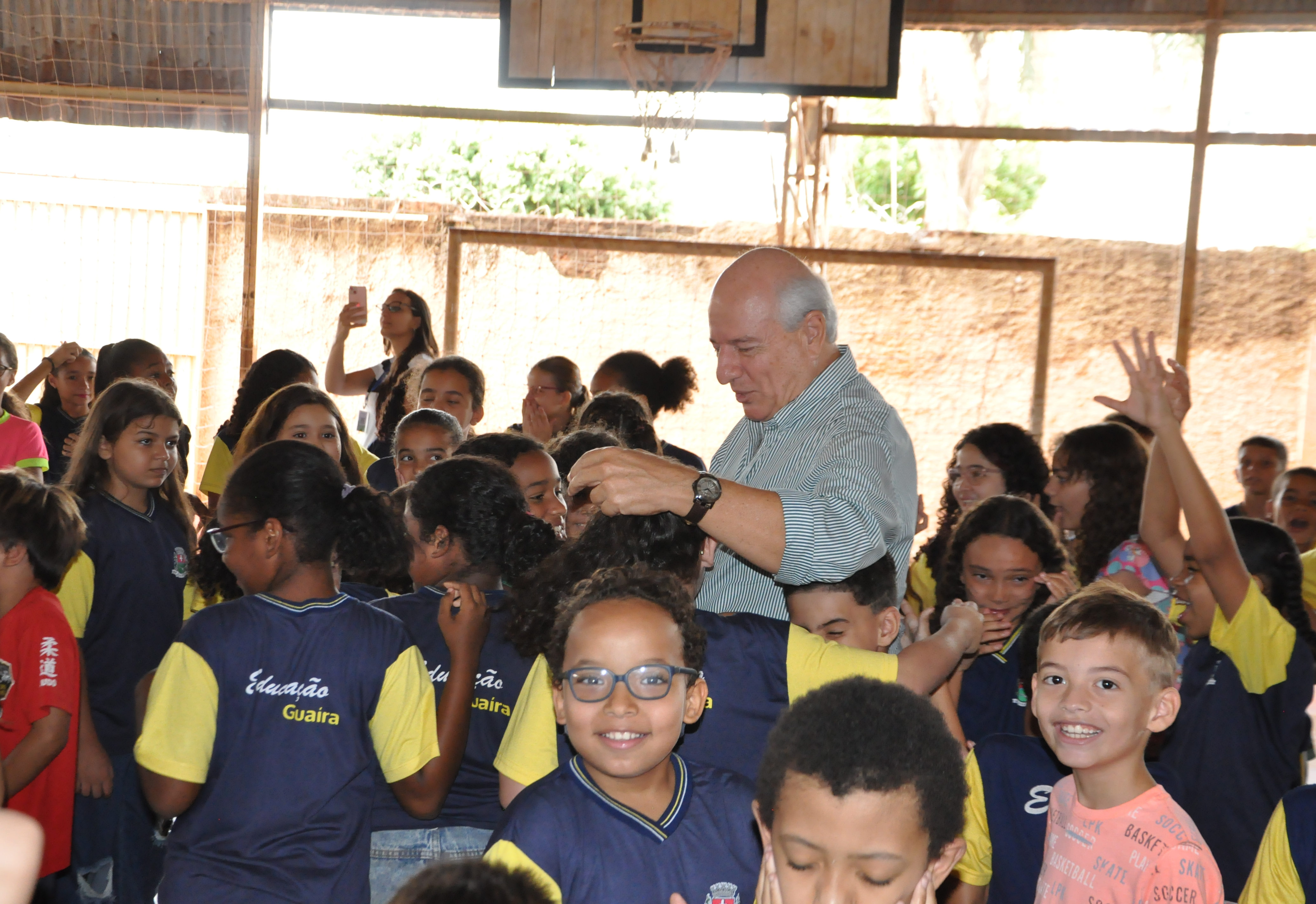 Distribuição de Ovos de Páscoa prossegue nas escolas municipais de Guaíra