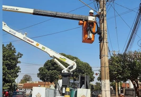 Manutenção na iluminação pública de Guaíra: Prefeitura troca mais de 2 mil lâmpadas em um ano e meio