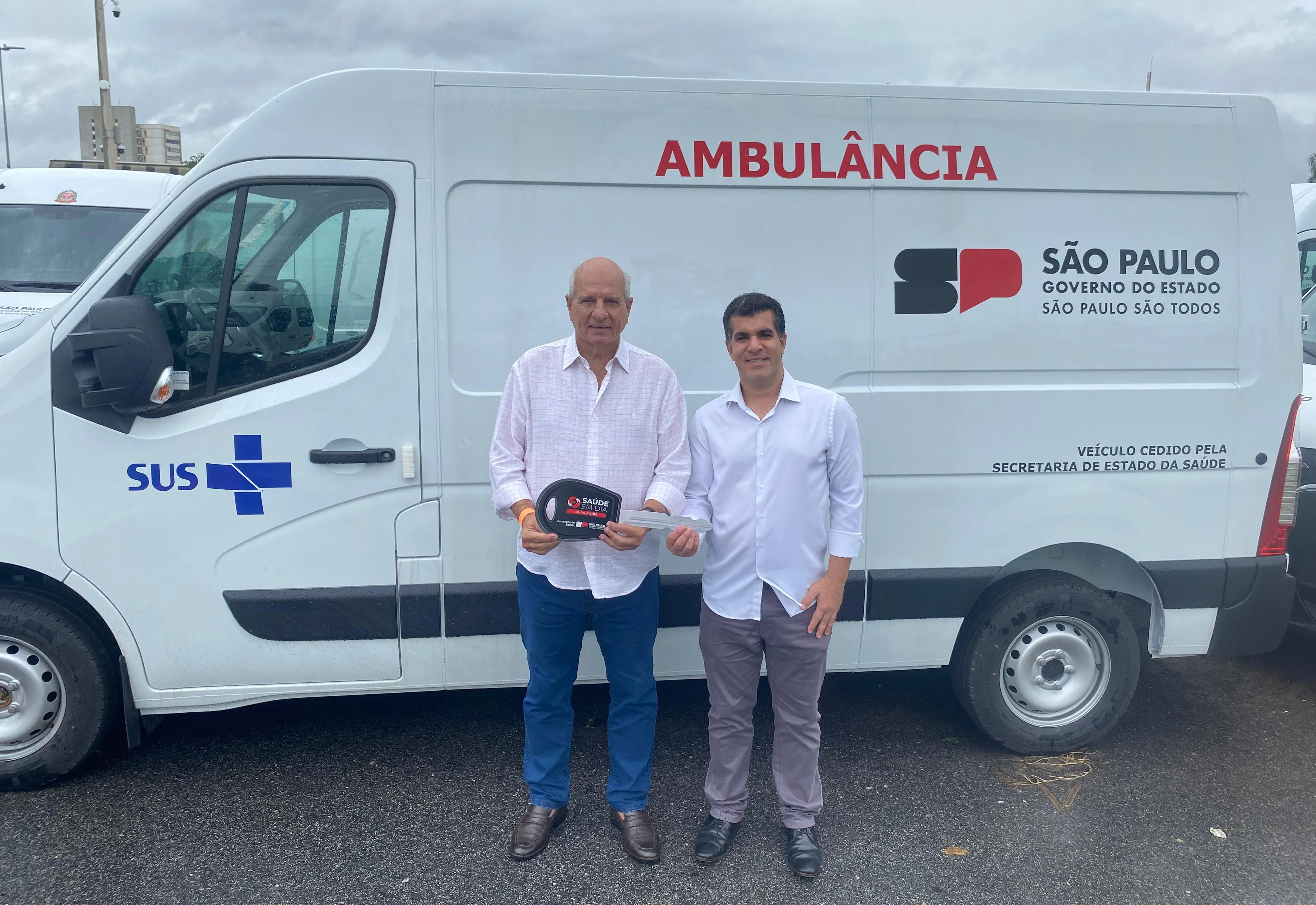 Saúde em Dia: Junão e Renan recebem novo veículo para a Saúde de Guaíra em cerimônia com o Governador Tarcísio