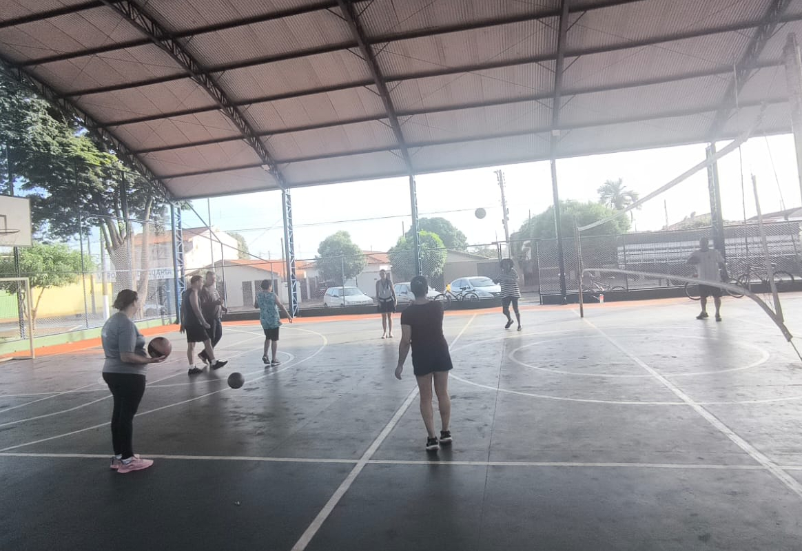 Guaíra inicia programa de vôlei adaptado para a Melhor Idade na quadra da Vila Aparecida