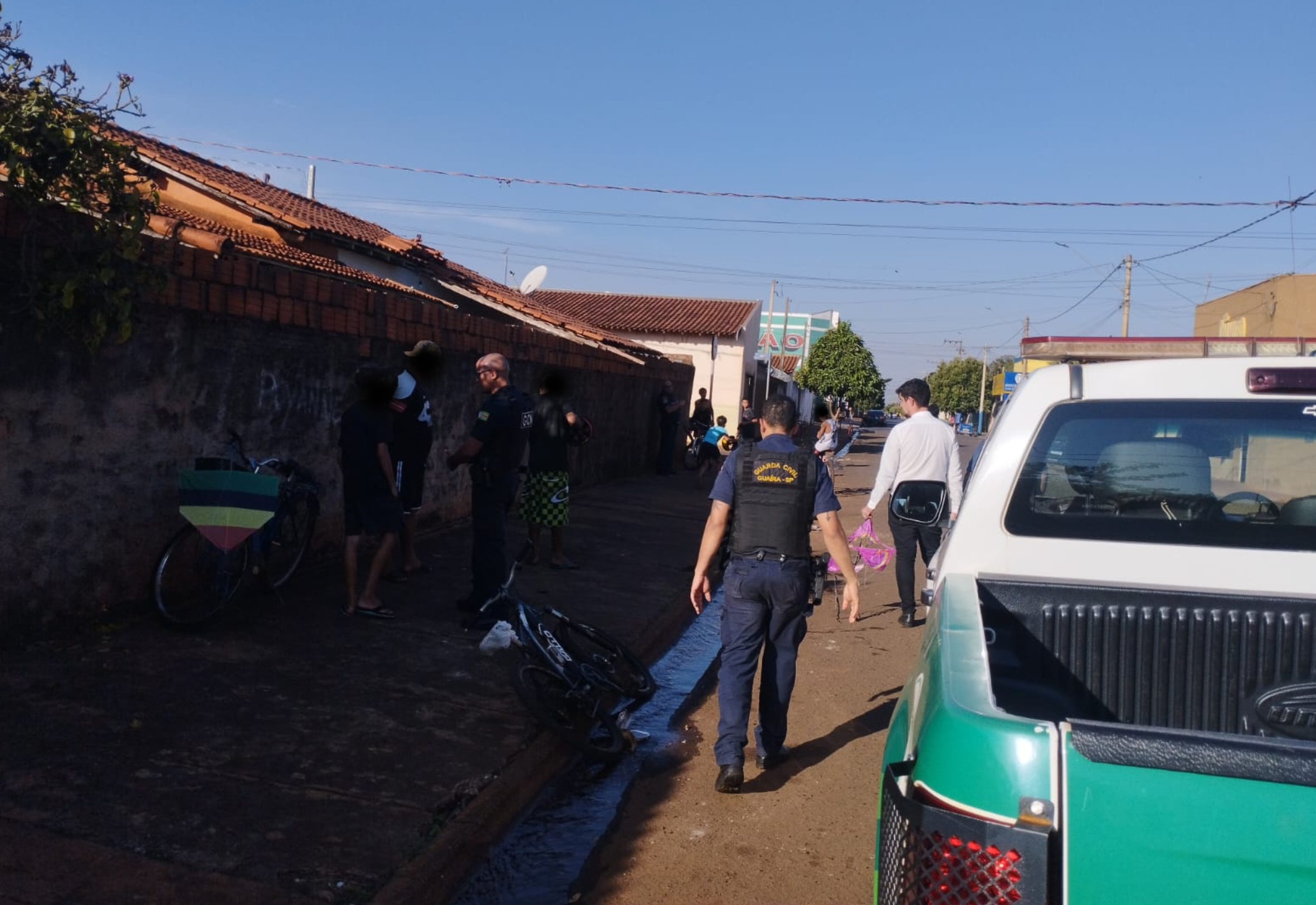 Operação contra cerol fiscaliza comércios e apreende material proibido com adolescente
