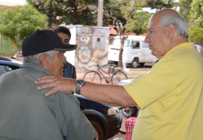 “Prefeito Itinerante” passou pela Feira Livre, neste domingo (09)