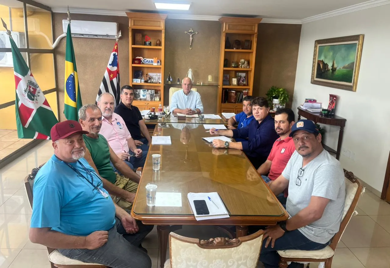 VÍDEO: PREFEITURA ANUNCIA REAJUSTE SALARIAL E NO AUXÍLIO-ALIMENTAÇÃO PARA SERVIDORES MUNICIPAIS