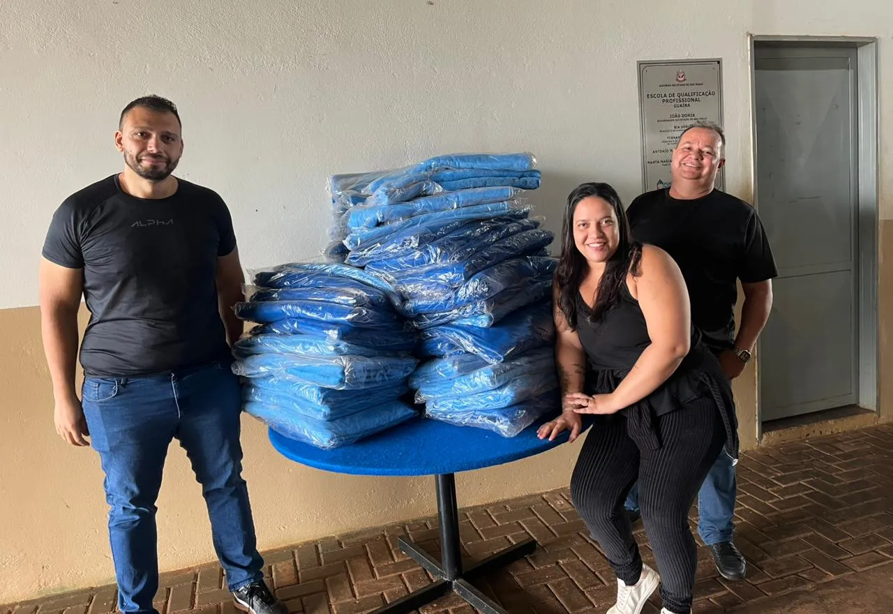 Campanha do Agasalho entrega cobertores para a Casa de Passagem