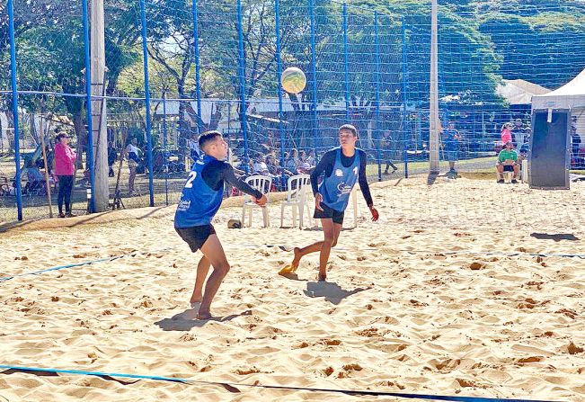 Dupla guairense de vôlei de praia fica em 4º em Franca