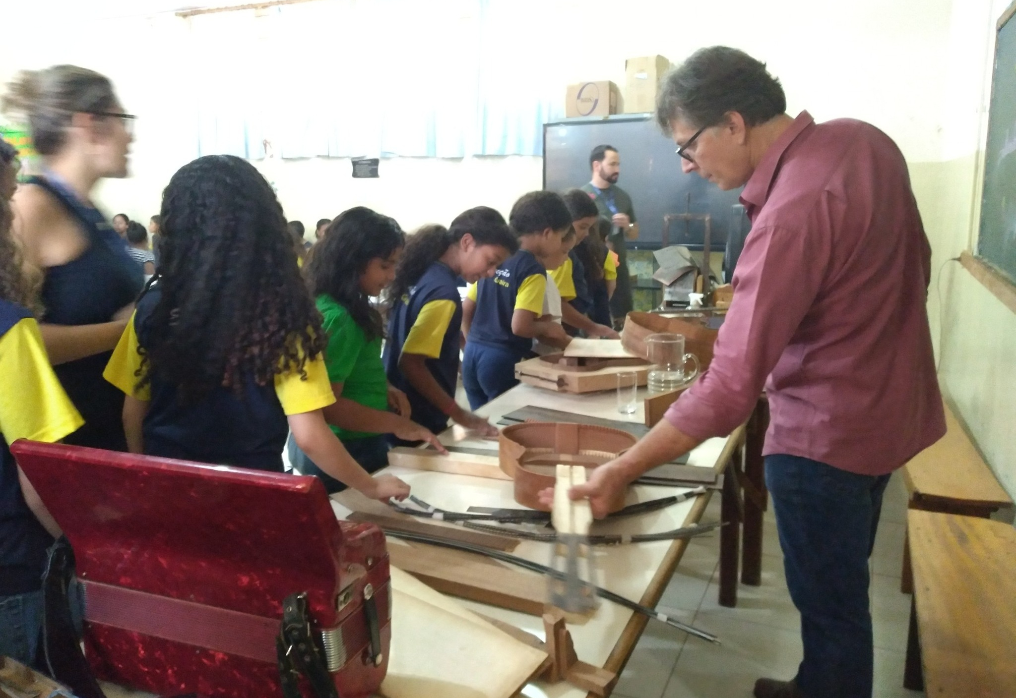 Música na Sala de Aula: Projeto Nas EMEFs Leva o Mundo dos Instrumentos Para os Alunos