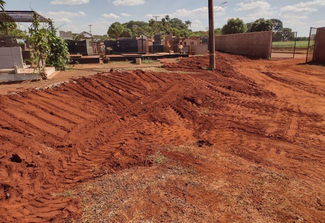 Departamentos de Estradas e Serviço Urbanos preparam iluminação do Cemitério