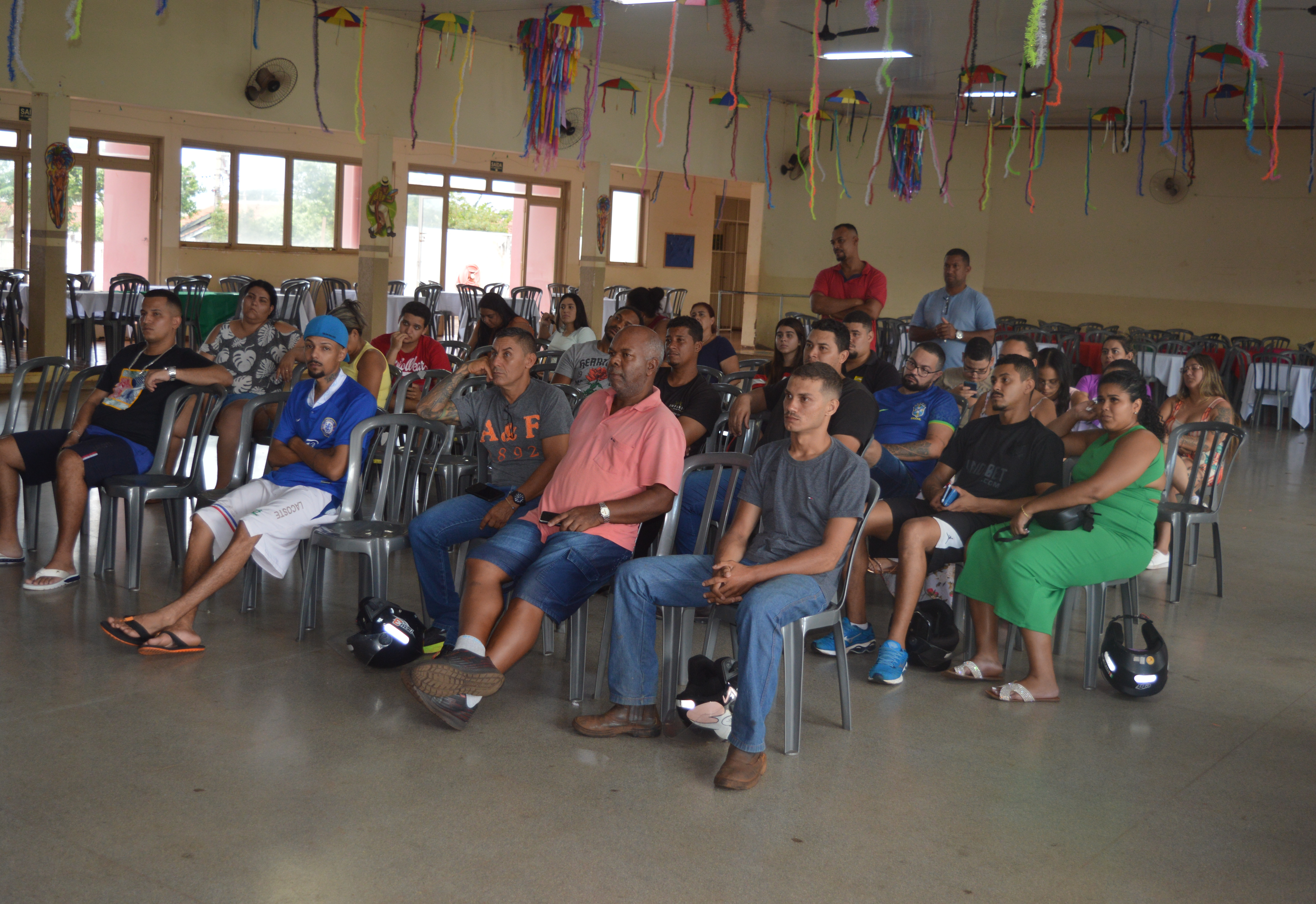 Reunião dos Comerciantes Ambulantes que vão trabalhar no Carna Guaíra Eu Amo Folia: preparativos e parcerias para o melhor evento da região