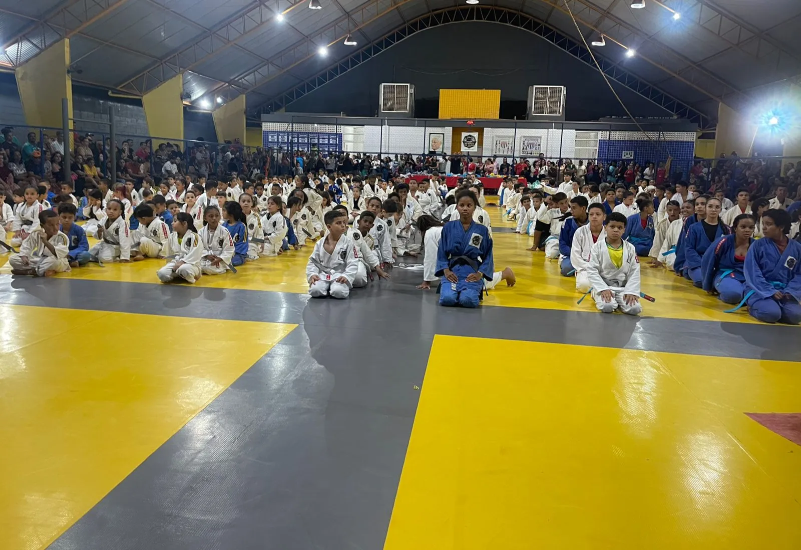 CT Takeshi Uemura recebe 500 crianças na troca de faixas