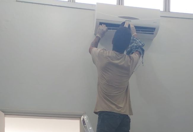 Prefeitura realiza manutenção dos aparelhos de ar condicionado do Centro de Especialidades