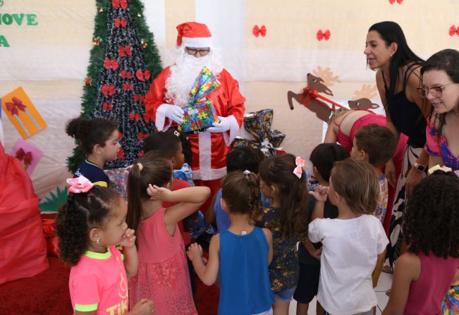 Campofert promove ação Natalina na Creche Zilda