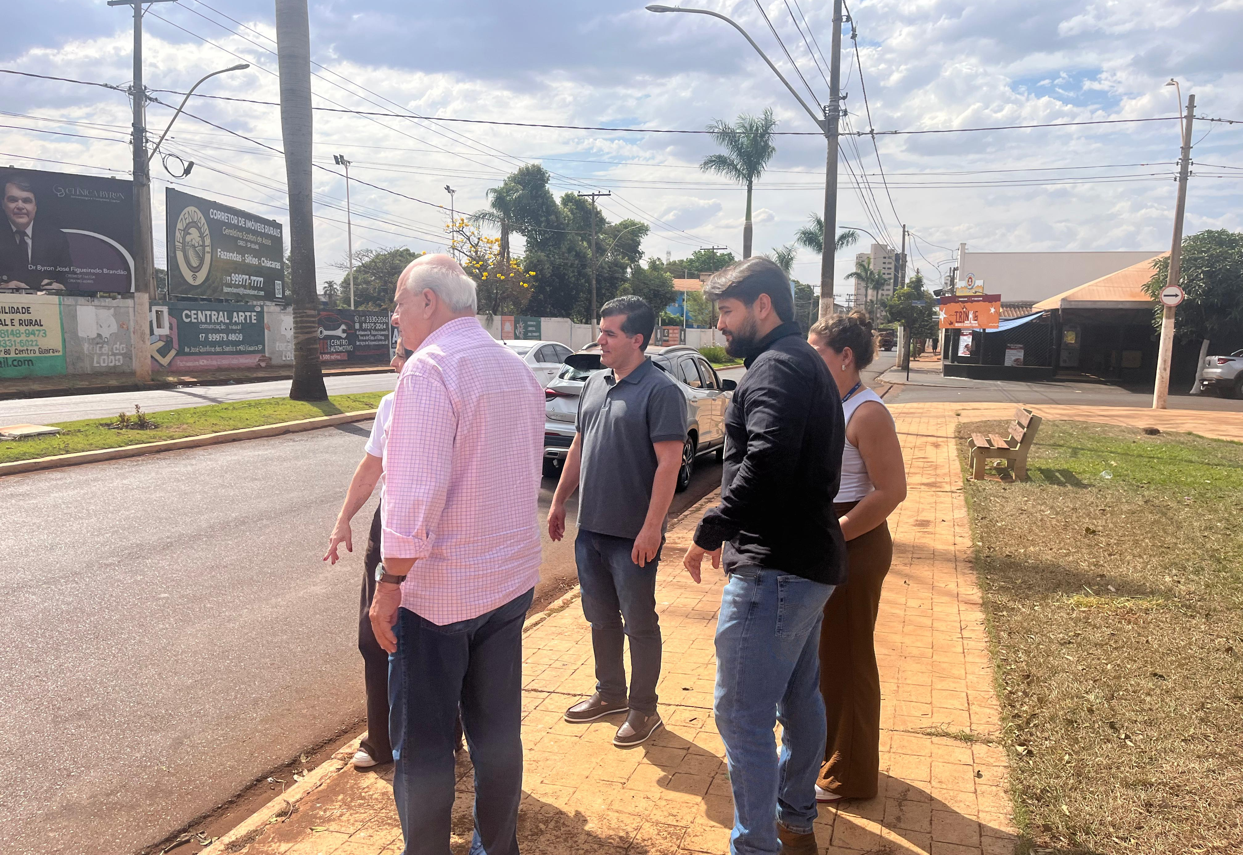 Prefeitura inicia instalação de faixas elevadas e lombadas para melhorar a mobilidade urbana