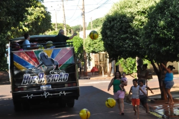 Foto - Distribuição de Bolas Natal 2025