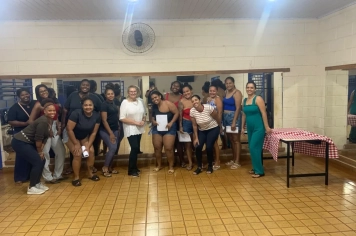 Foto relacionada - Guaíra valoriza a diversidade com curso de maquiagem para beleza negra