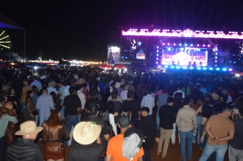Foto relacionada - Show de Eduardo Costa agita Guaíra