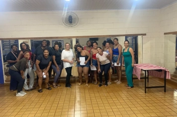 Foto relacionada - Guaíra valoriza a diversidade com curso de maquiagem para beleza negra