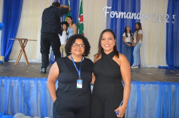 Foto relacionada - Guaíra celebra com alegria as crianças que se formam