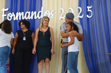 Foto relacionada - Guaíra celebra com alegria as crianças que se formam