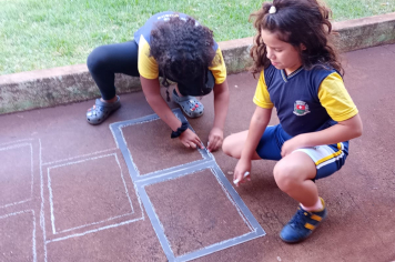 Projeto Amarelinha leva tradição e aprendizado de forma lúdica às EMEFs