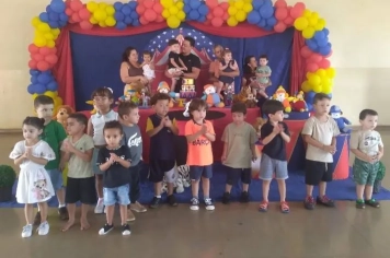 Guaíra une famílias em festa dos aniversariantes do trimestre