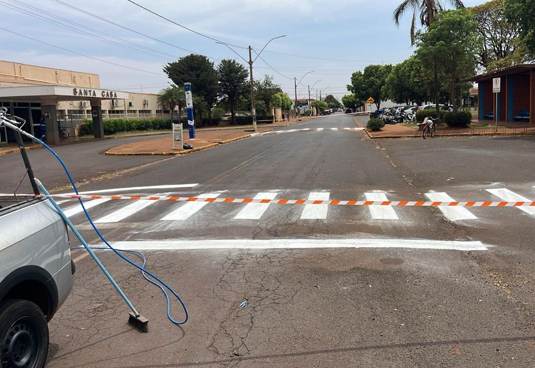 DEMUTRAN realiza melhorias na sinalização de trânsito próximo à  Santa Casa