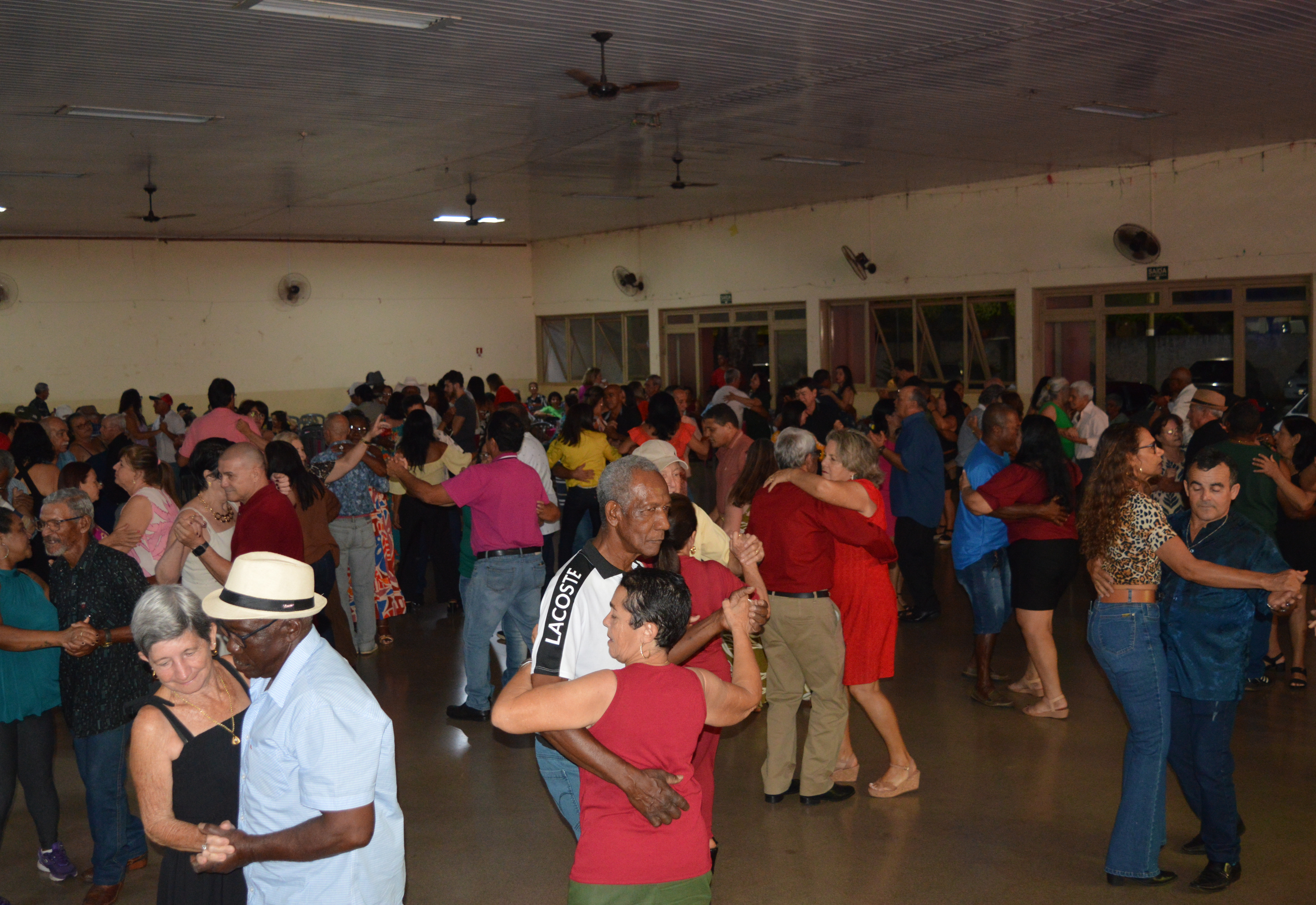 Baile de Primavera animou a Melhor Idade de Guaíra