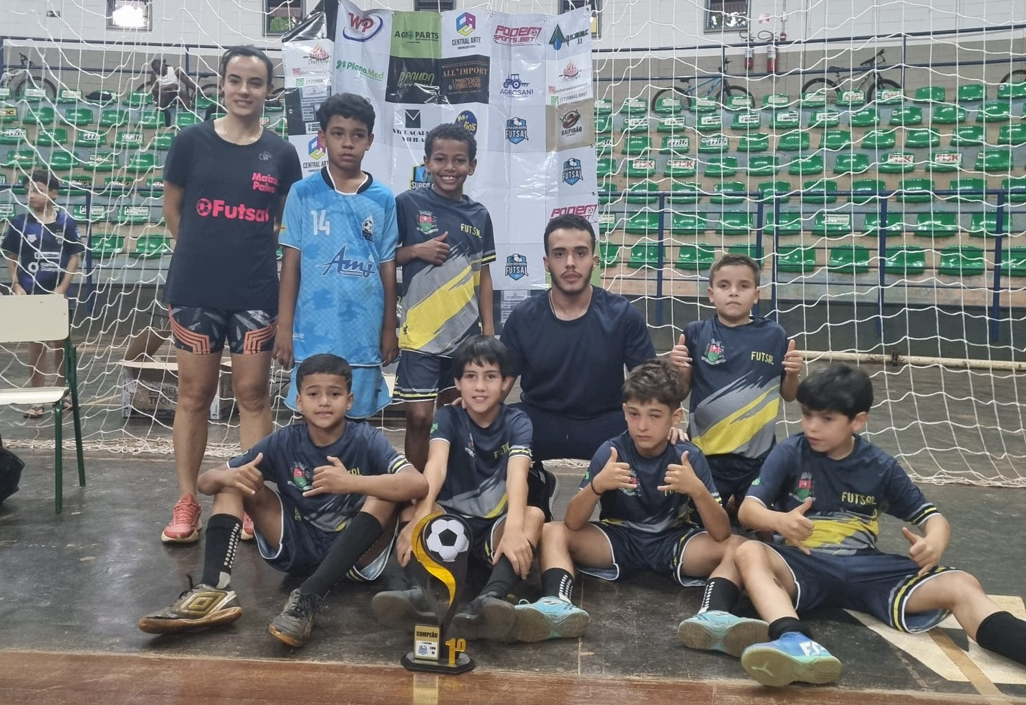 Alunos da categoria sub-10 de Guaíra vencemSuper Copa de Futsal Regional