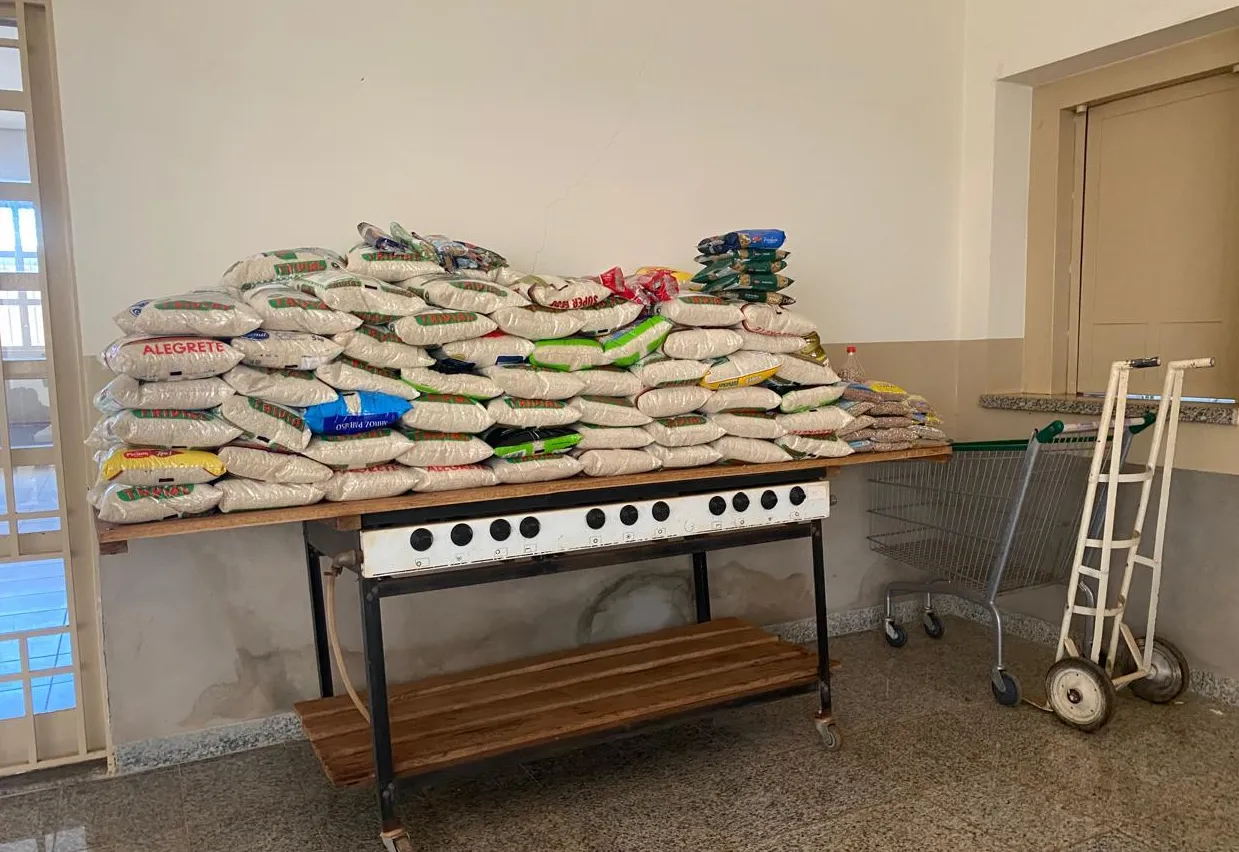Solidariedade: Fundo Social doa alimentos ao Projeto Refeição Partilhada